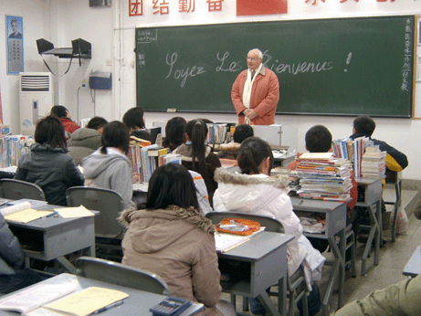 法语外籍专家来我校高二法语班讲课